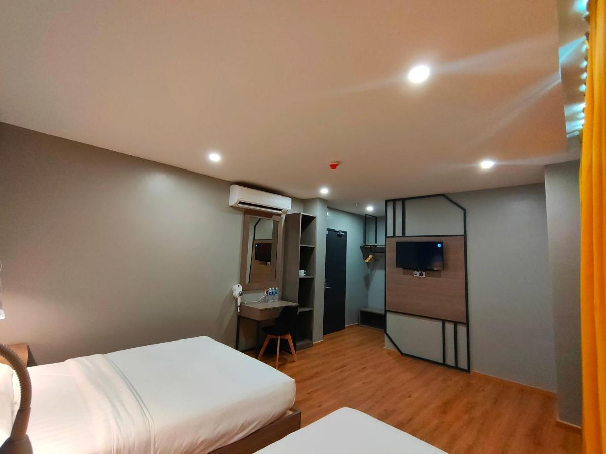 Uptown Hotel 셈포르나 외부 사진