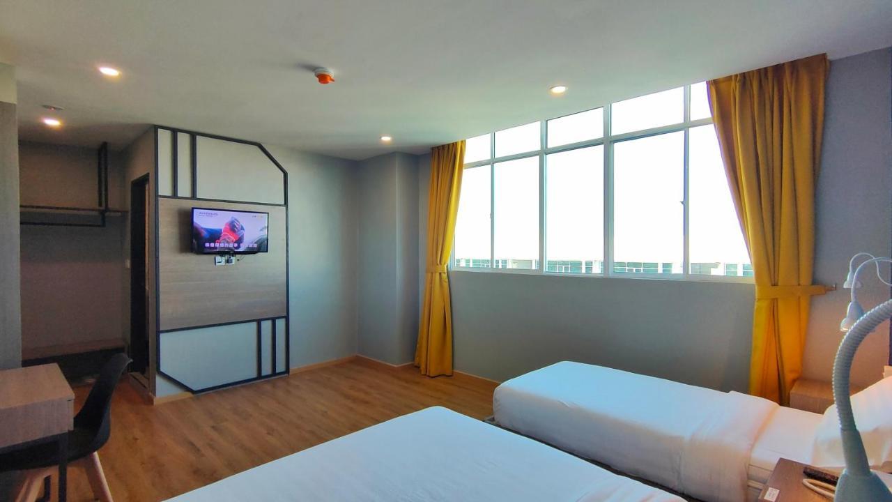 Uptown Hotel 셈포르나 외부 사진